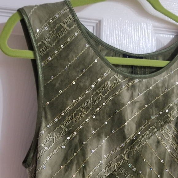 Gorgeous Sequined Sleeveless Dress - Picture 2 of 8